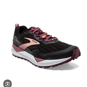 Brooks Women’s Cascadia 15 Running Shoe